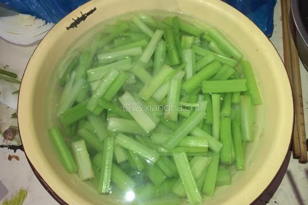 鸡丝芹菜的做法图解3