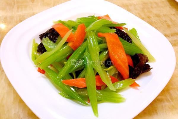 凉拌芹菜的做法图解5