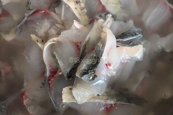 酸菜鱼的做法图解1