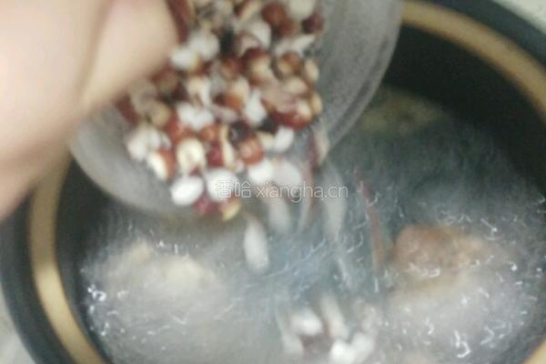 虫草花芡实煲龙骨猪心汤的做法图解3