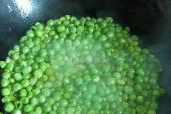 豌豆火腿肠的做法图解4