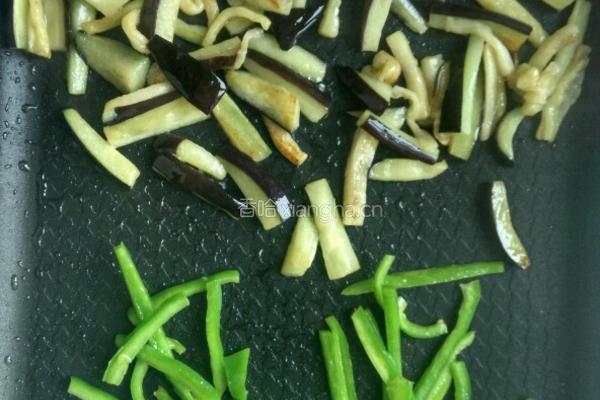 酱香茄条的做法图解2
