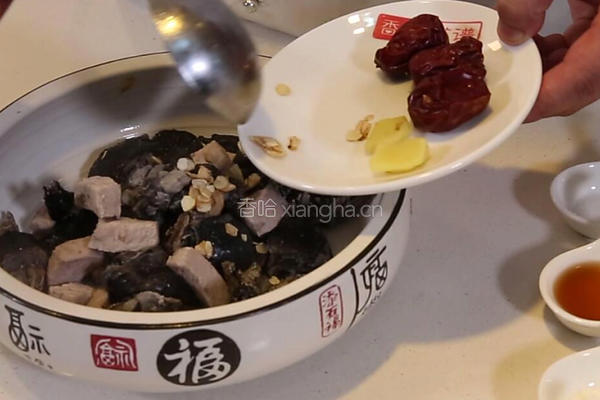 花旗参红枣炖鸡汤的做法图解6