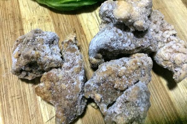 蒜薹炒肉的做法图解2