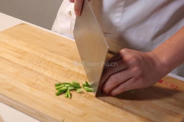 茭白炒肉的做法图解2