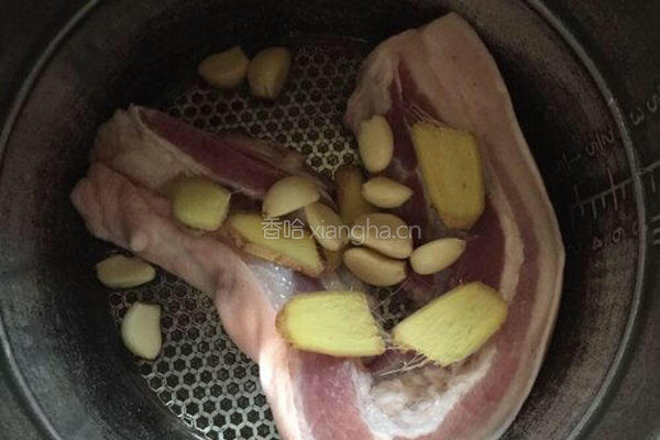 卤五花肉（电高压锅版）的做法图解2
