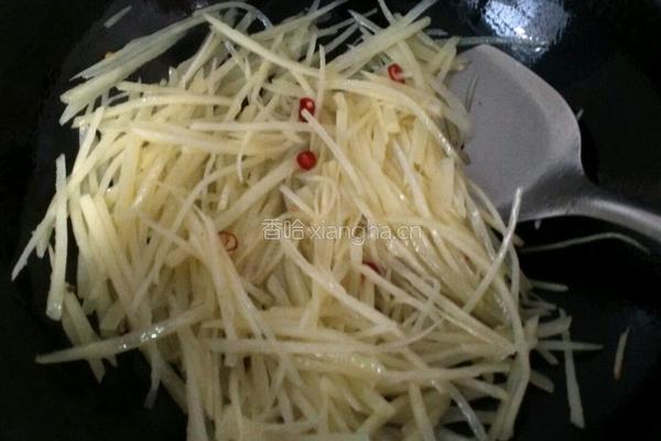 麻香酸辣土豆丝的做法图解2
