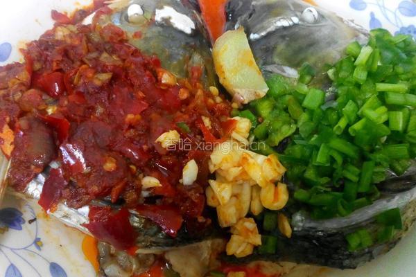 鲜香双色鱼头的做法图解7