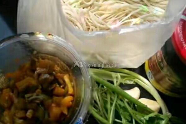 重口味酱拌面的做法图解1