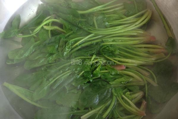 菠菜胡萝卜鸡蛋饼的做法图解1