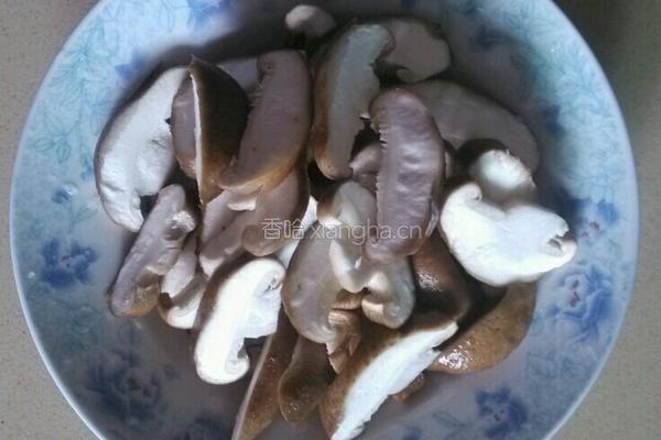 双菇干腐肉片的做法图解2