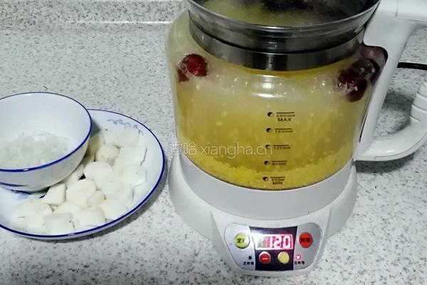 山药红枣小米粥的做法图解1