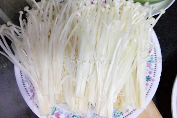 蒜蓉金针菇的做法图解1