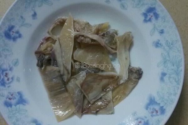 芹菜炒鱿鱼的做法图解3