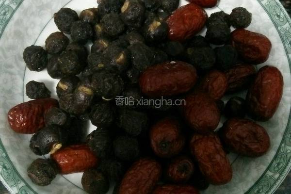 桂圆红枣汤的做法图解1
