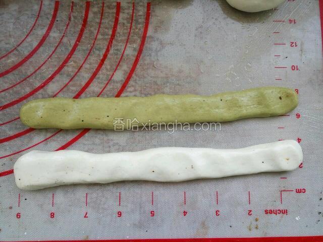 取其中一组揉成条