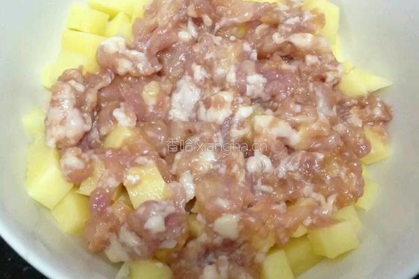 土豆蒸肉碎的做法图解2