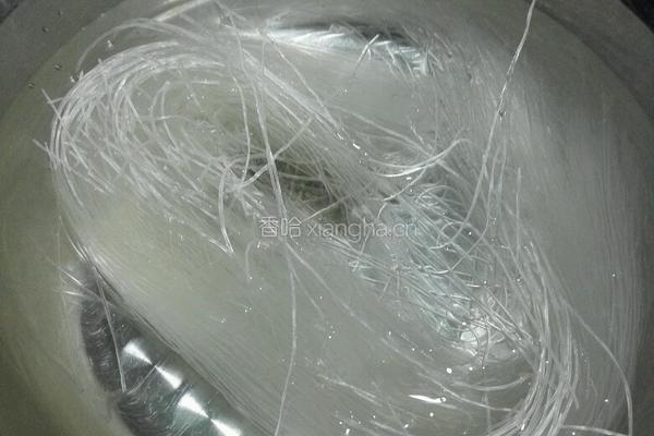 大白菜火腿肠粉丝汤的做法图解1