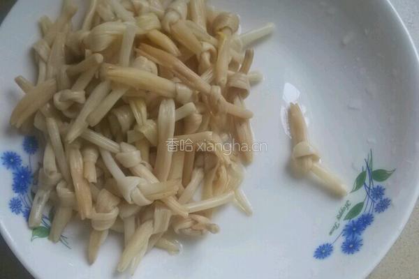 黄花菜炝蘑菇肉丝的做法图解3