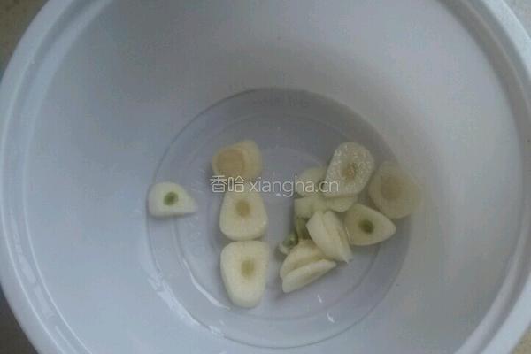 黄花菜炝蘑菇肉丝的做法图解4