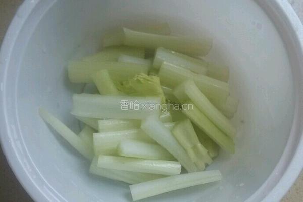 黄花菜炝蘑菇肉丝的做法图解5