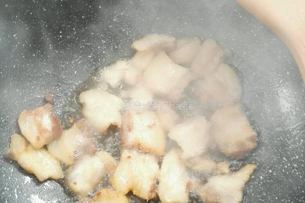 香干芹菜红椒炒回锅肉的做法图解1