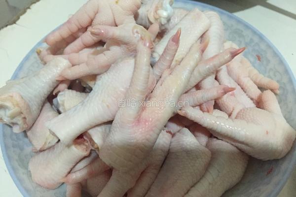 红烧鸡爪的做法图解1