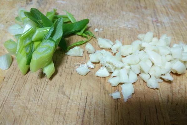 蒜烧油麦菜的做法图解3