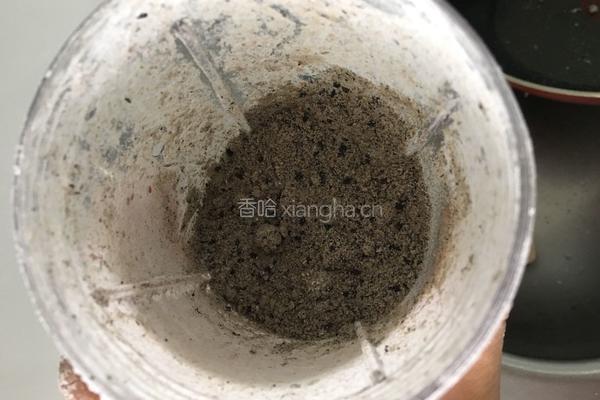 小猪芝麻汤圆的做法图解2