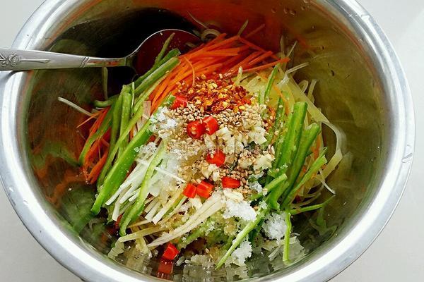 凉拌酸辣土豆丝的做法图解7
