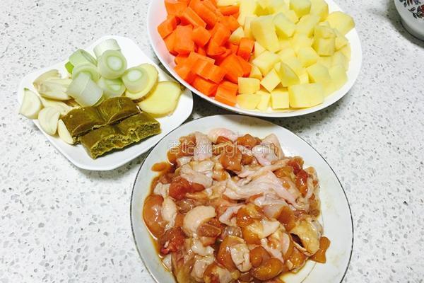 咖喱土豆鸡肉的做法图解5