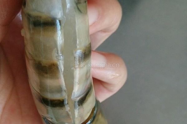芝士蒜蓉焗虾的做法图解1
