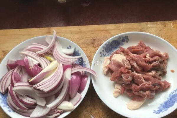 新疆炒烤肉的做法图解1