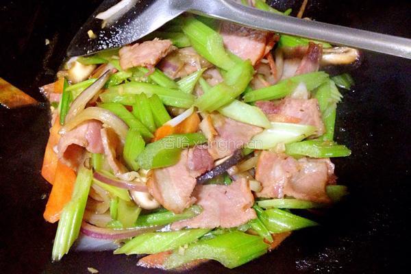培根芹菜炒杂蔬的做法图解9
