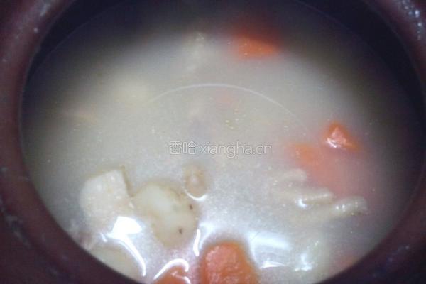 淮山红萝卜马蹄煲鸡脚猪骨汤的做法图解7
