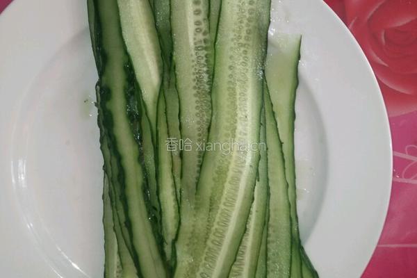 凉拌黄瓜卷火腿的做法图解2