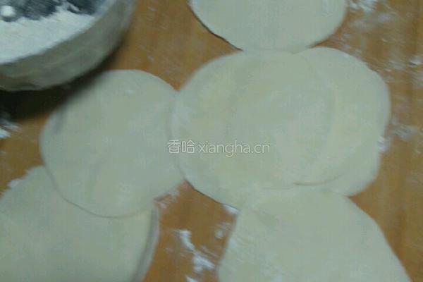 韭菜肉水饺的做法图解3