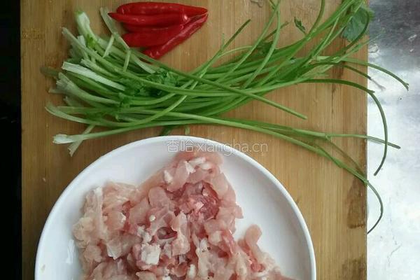小炒瘦肉的做法图解1