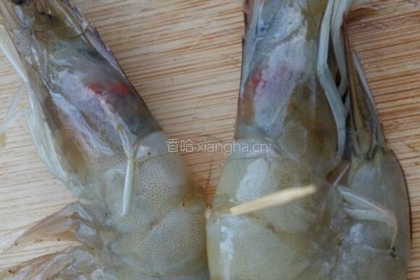 爱心一片(煎大虾)的做法图解1