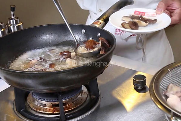 香菇炒鸡块的做法图解6