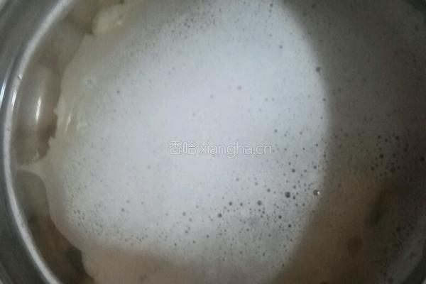 虾仁炒蛋清的做法图解1