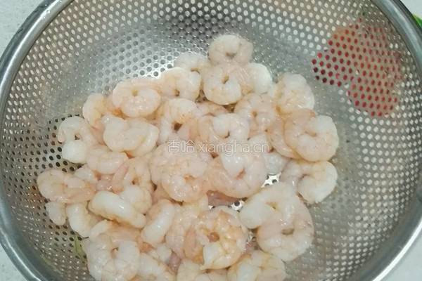 虾仁炒蛋清的做法图解2