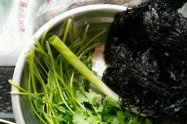 牛肉丸紫菜汤的做法图解1