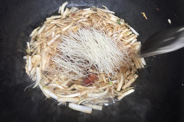 猪肉白菜炖粉条的做法图解7
