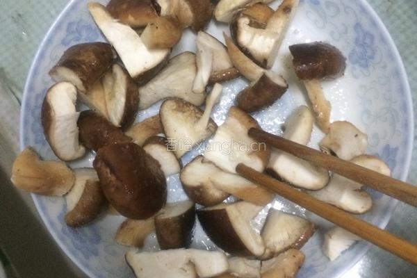 蘑菇沙拉的做法图解2
