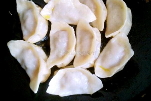 肉馅煎饺的做法图解2