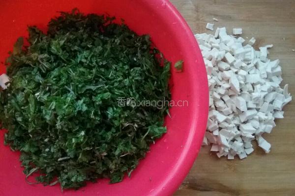荠菜豆腐水饺的做法图解1