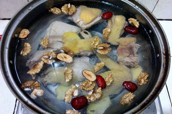 红枣核桃煲鸡汤的做法图解5