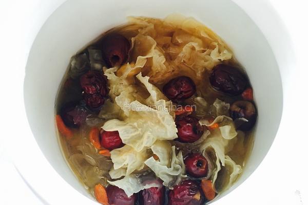 红枣银耳莲子羹的做法图解9
