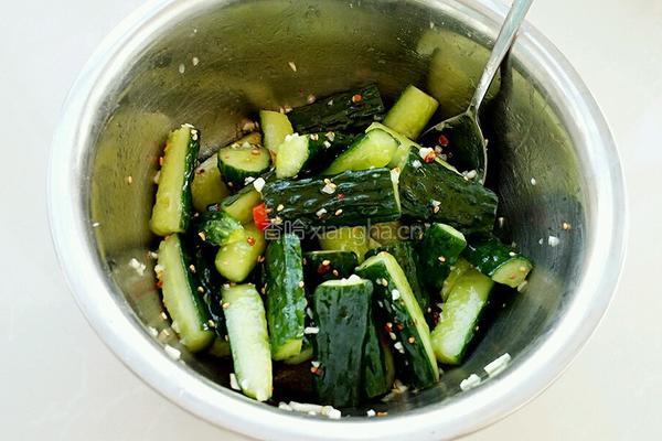 凉拌酸辣黄瓜条的做法图解9